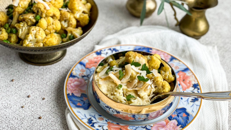 Vegan Cauliflower and green pea curry